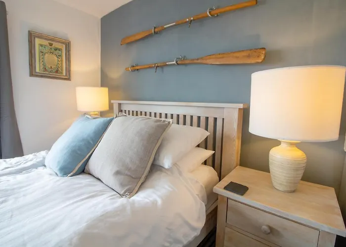 Cormorant- Sea View, Couples Retreat