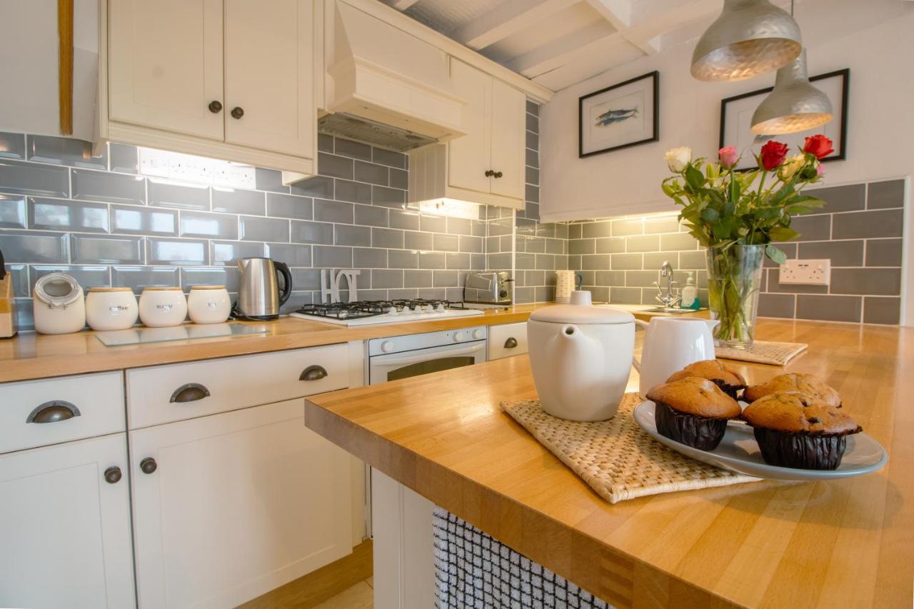 Cormorant- Sea View, Couples Retreat Holiday home Brixham