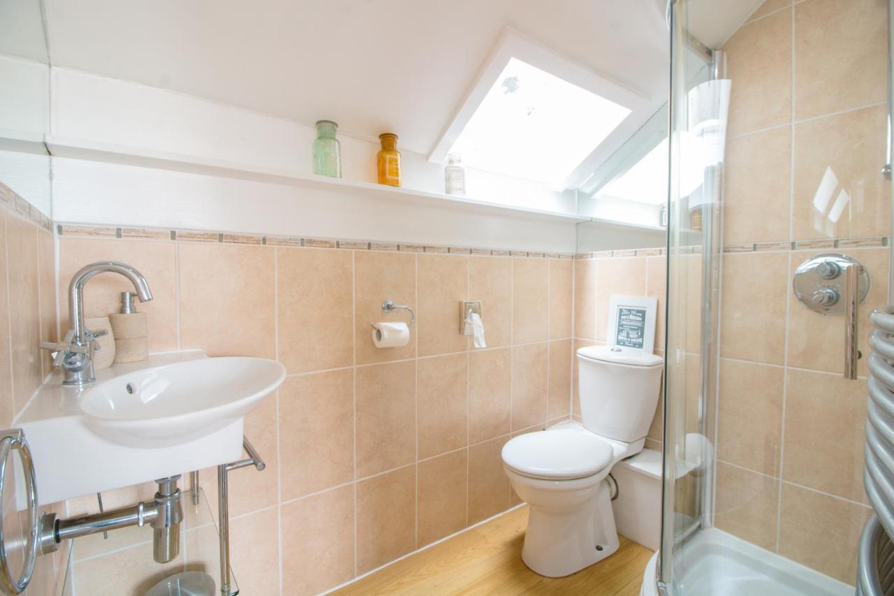 Cormorant- Sea View, Couples Retreat Holiday home Brixham